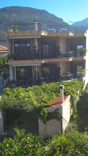  Nikolitsa Apartments  Бизония
